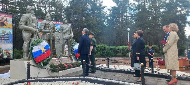 Мемориал «Сквозь сотни лет и тысячи побед» Мемориал «Сквозь сотни лет и тысячи побед»
